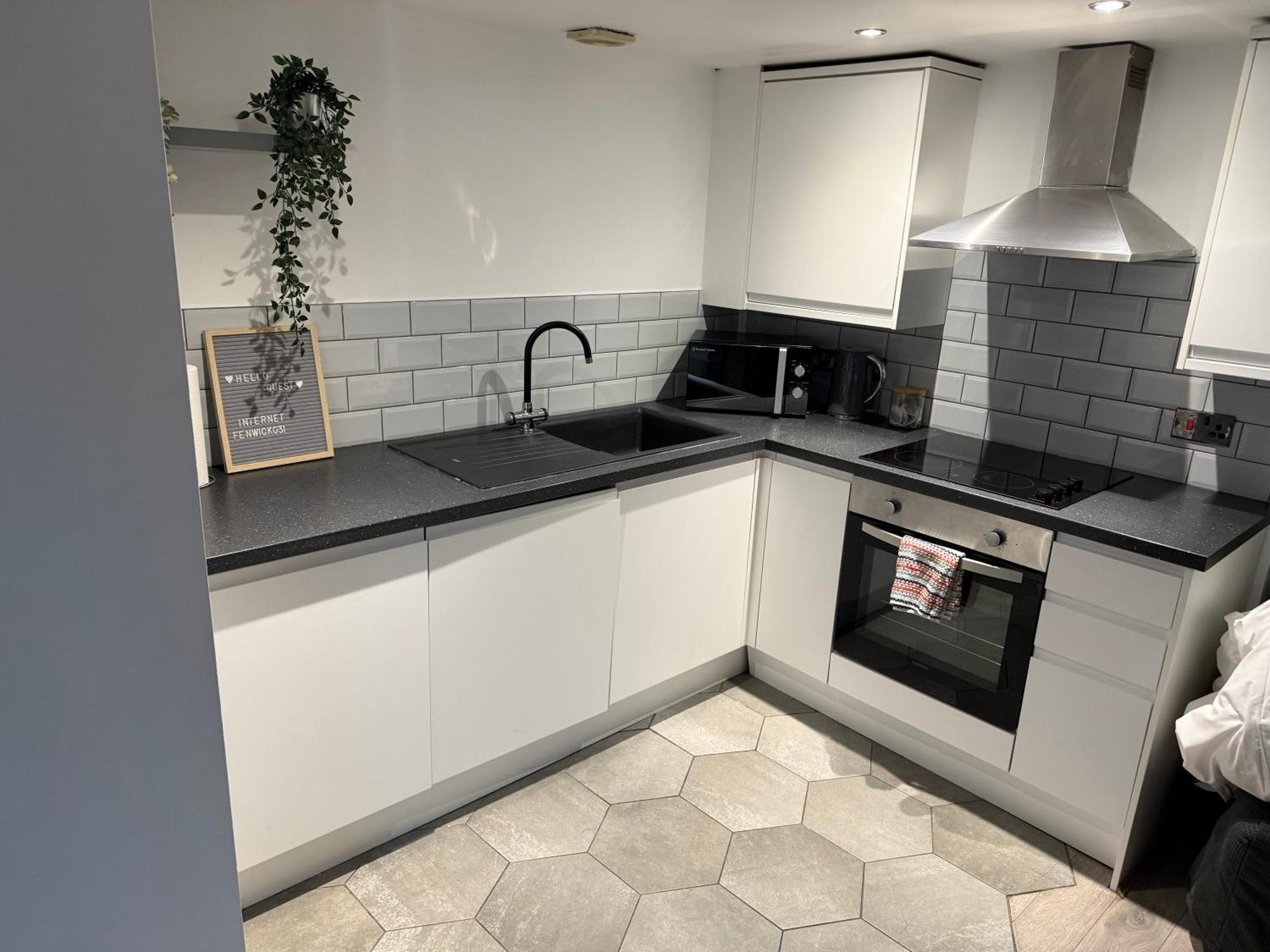Apartment 5 Halifax House 7 *