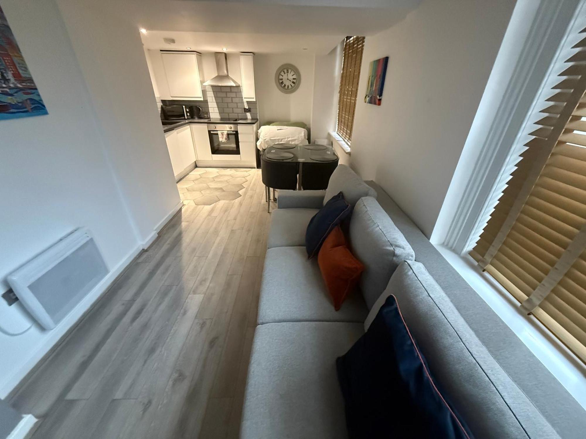 Apartment 5 Halifax House 7 *